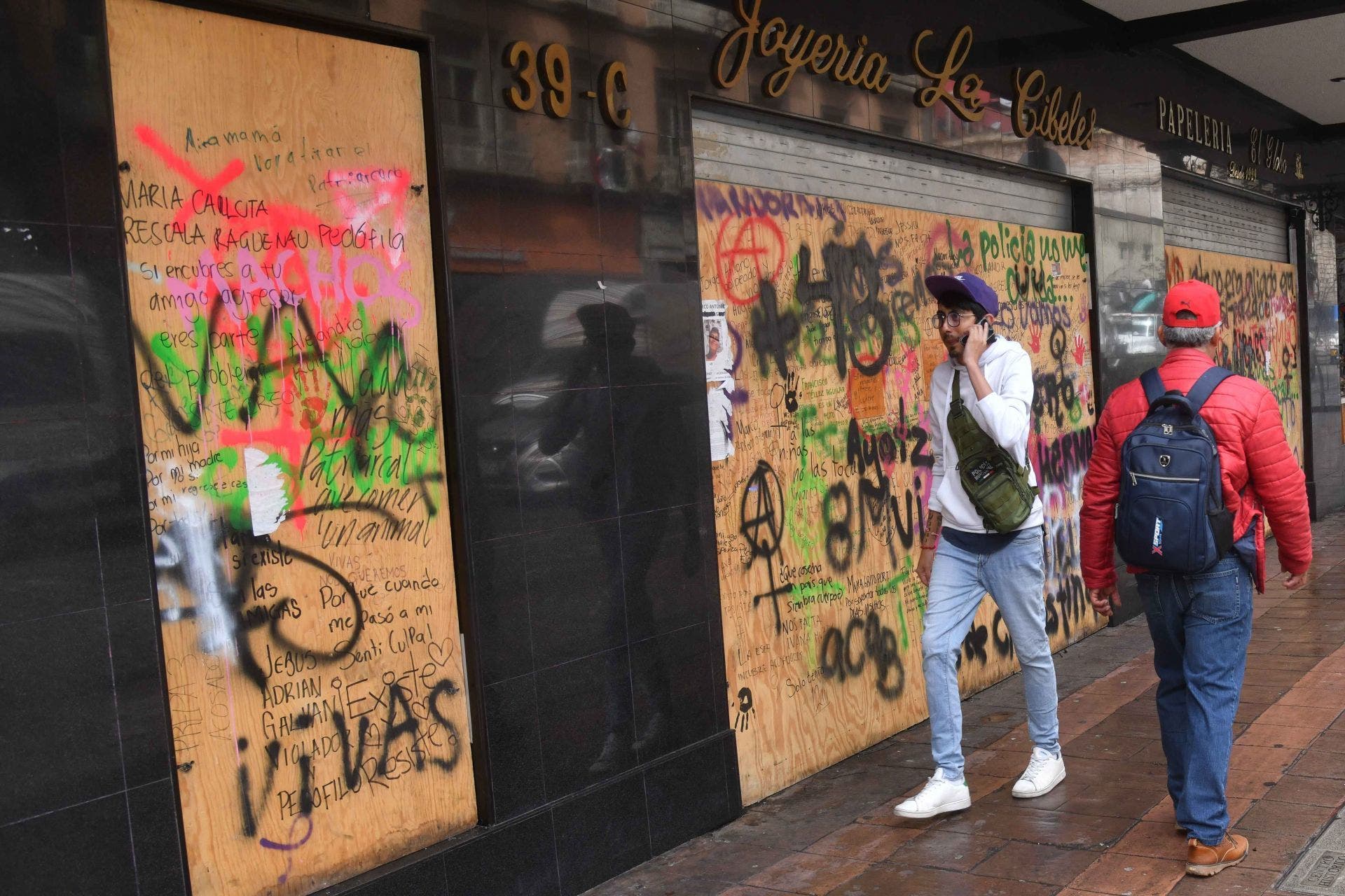 MARCHA AYOTZINAPA DESTROZOS