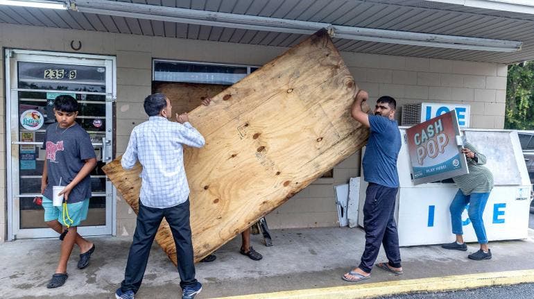 En Florida se preparan para el embate de 'Helene'