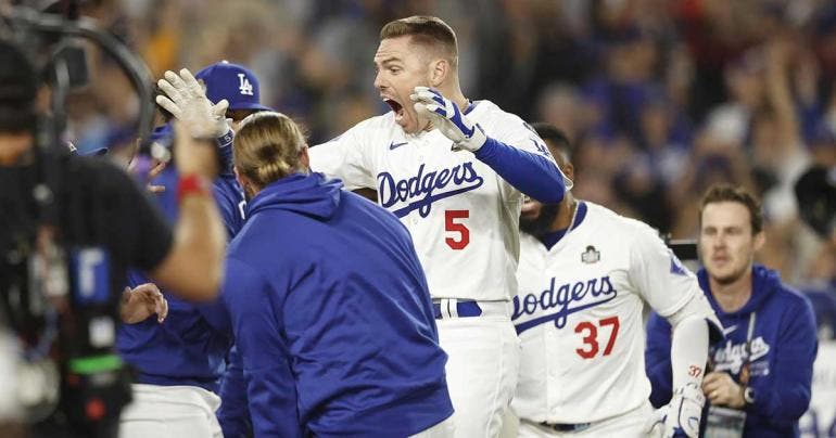 Freddie Freeman conectó un grand slam en la décima entrada 