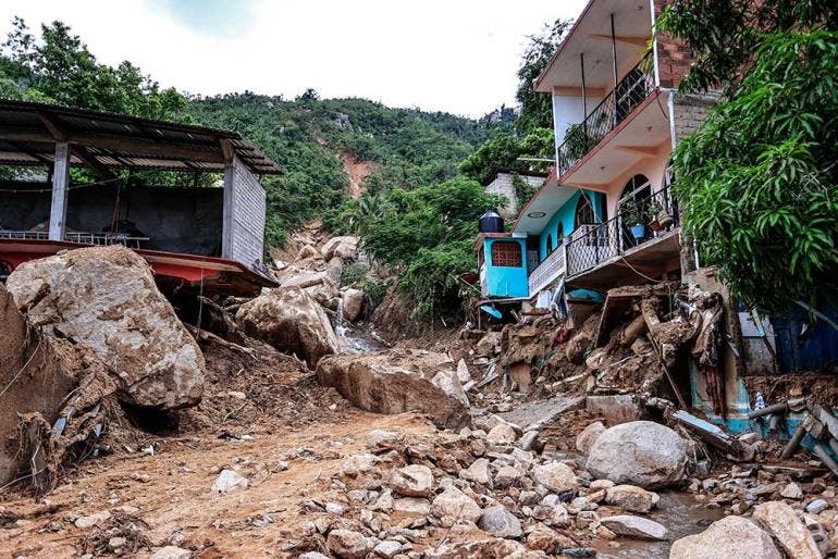 Deslaves, inundaciones y miles de damnificados en Acapulco por 'John' (EFE)