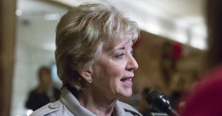 Linda McMahon WWE Trump secretaria educacion