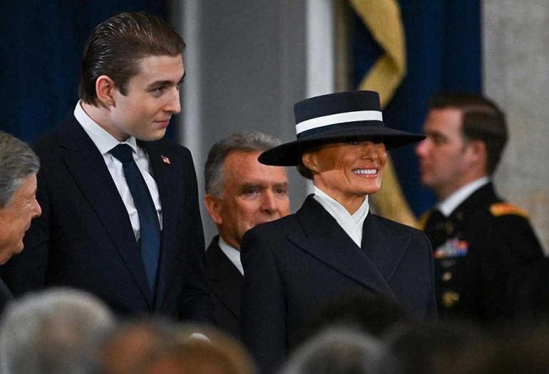 Melania uso un sombrero que se llevó las miradas en la investidura de Trump (EFE)