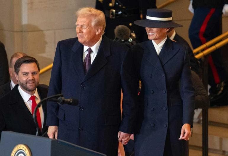 Melania uso un sombrero que se llevó las miradas en la investidura de Trump (EFE)