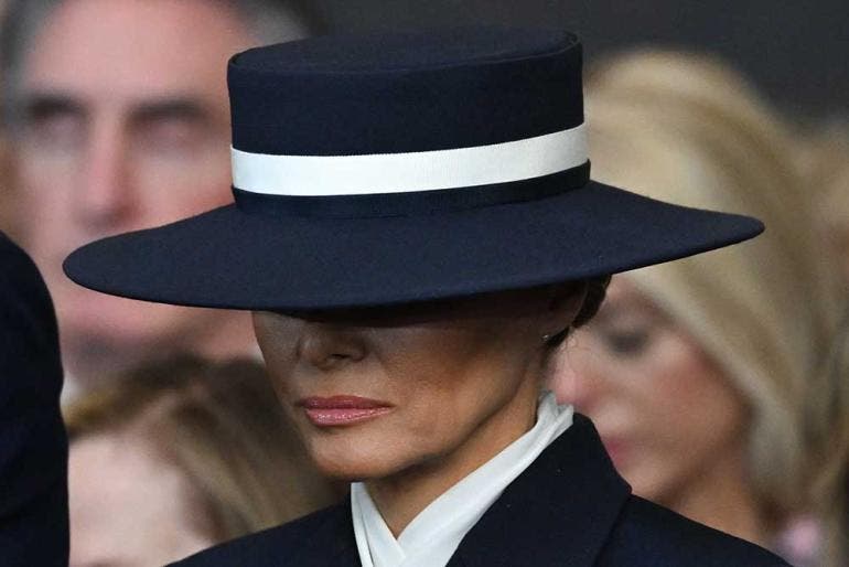 Melania uso un sombrero que se llevó las miradas en la investidura de Trump (EFE)