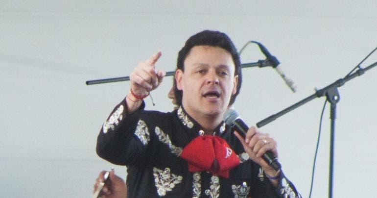 Pedro Fernandez Ave Fenix Tour