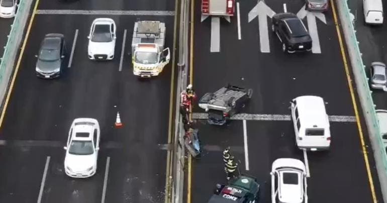 vuelca automovil segundo piso Periferico colonia Tacubaya