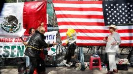 queman pinata Trump embajada EU CDMX