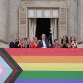 Polémica en España por poner o no la bandera LGTBIQ+ en edificios institucionales